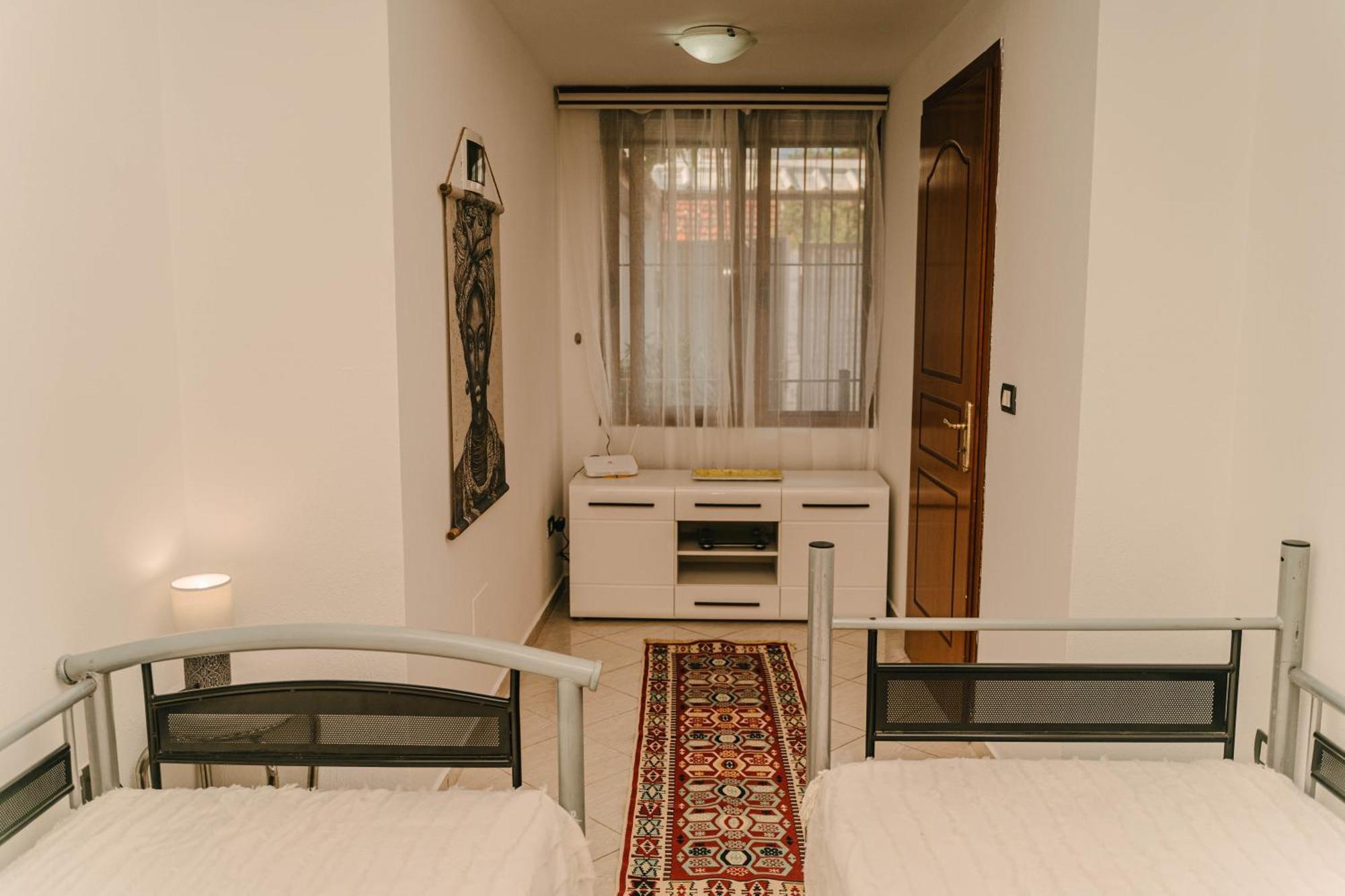 Peaceful Villa In New Bazaar ติรานา ภายนอก รูปภาพ